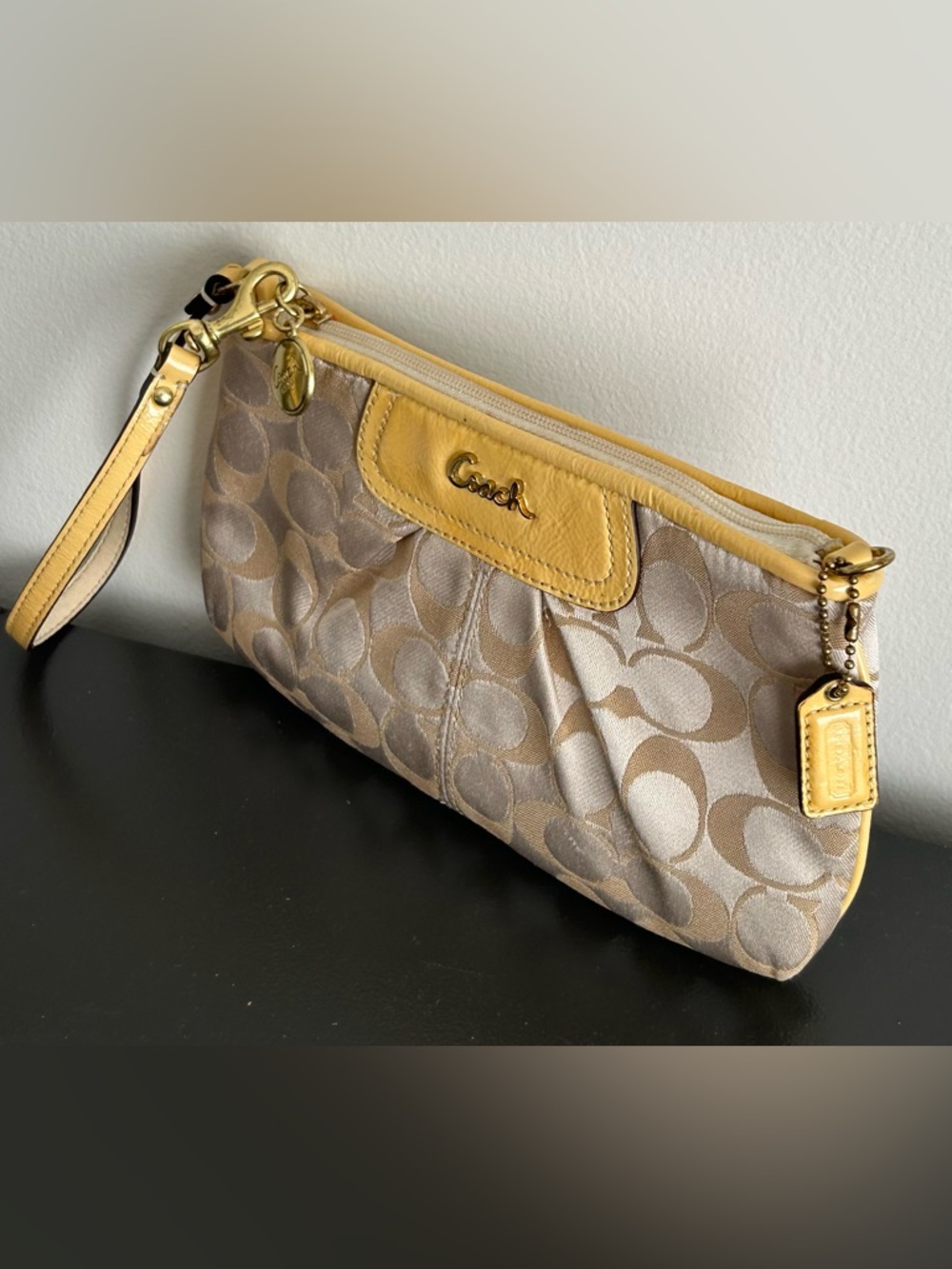 Vintage Coach Yellow Signature Canvas Wristlet Yellow Zip Pouch Clutch Y2K - Picture 6 of 11